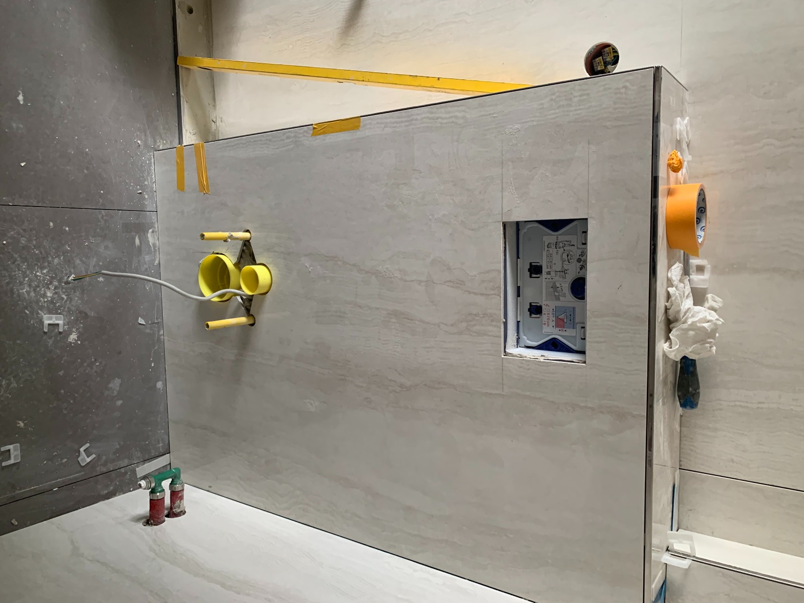 Montagearbeiten an Heizkreis